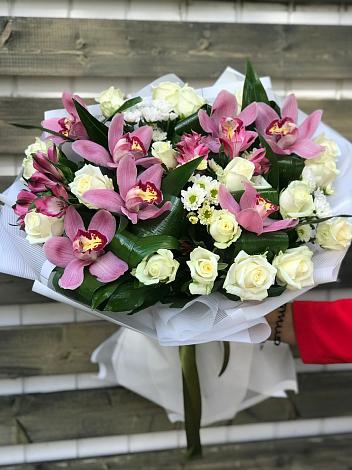 Букет цветов из: Розы и Хризантемы в Аксай