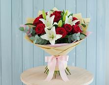 Букет цветов из:  Лилии и Розы в Аксай