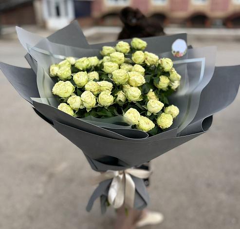 Букет Белые кустовые розы Солинеро в Аксай