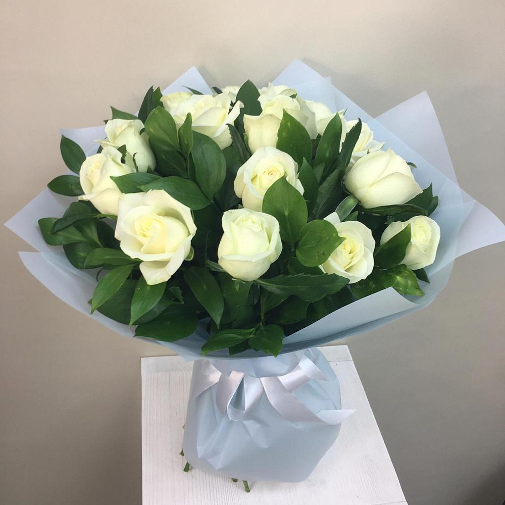 Букет 15 Белых роз Проуд в Аксай