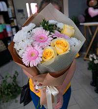 Букет цветов из:  Герберы, Розы и Хризантемы в Аксай