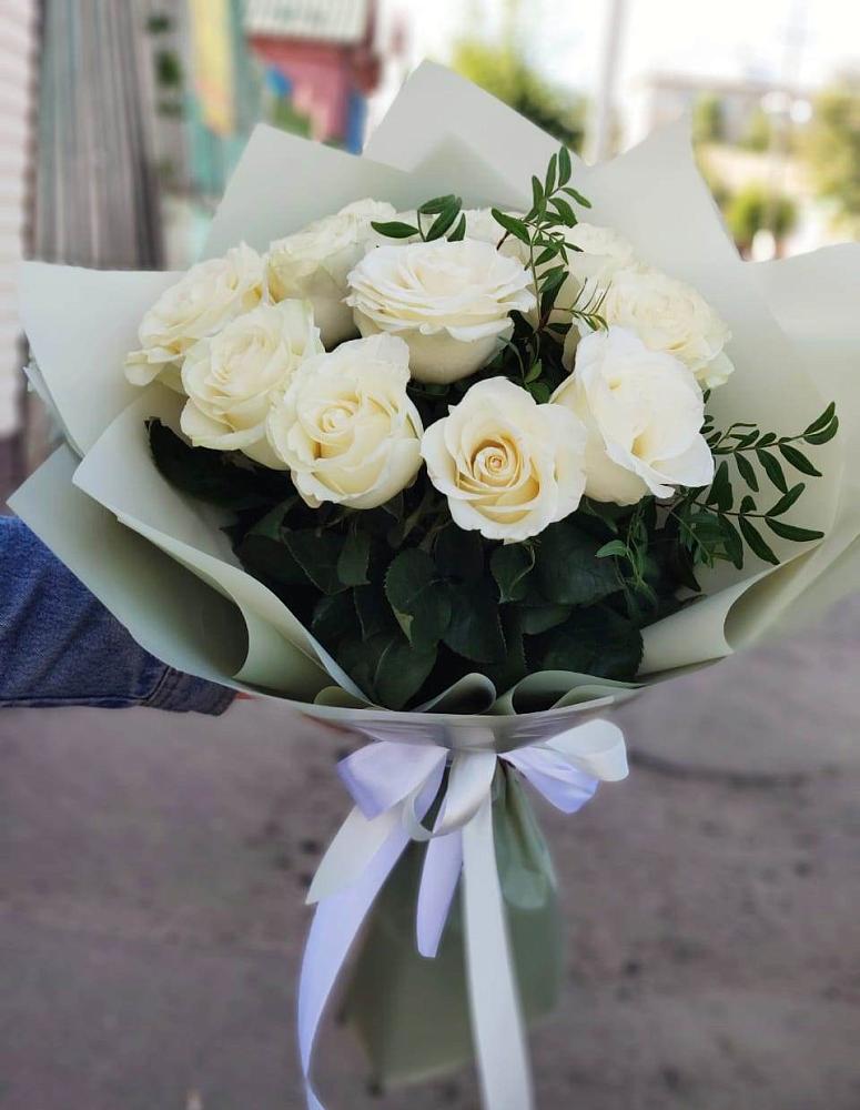 Букет Белые розы Проуд в Аксай