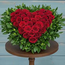 Цветочная композиция из Розы в виде сердца в Аксай