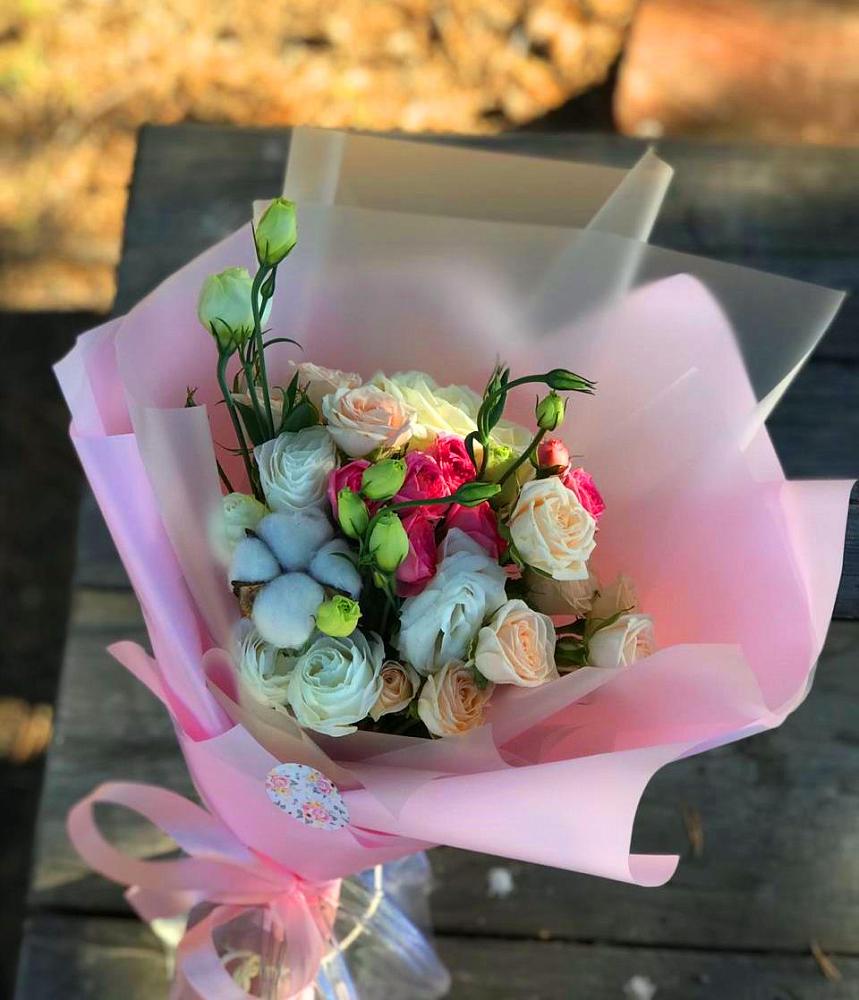 Букет цветов из: Розы и Лизиантусы в Аксай