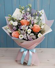 Букет цветов из:  Лизиантусы, Розы, Альстромерии и Гипсофила в Аксай