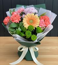 Букет цветов из:  Гвоздики, Розы, Герберы и Хризантемы #REPLACE_PRED# Аксай