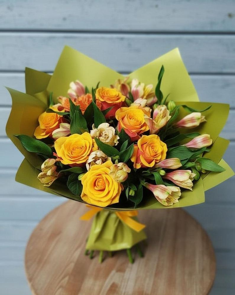 Букет цветов из: Альстромерии и Розы в Аксай