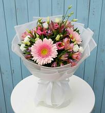Букет цветов из:  Герберы, Альстромерии и Лизиантусы в Аксай