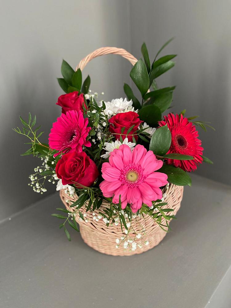 Цветочная композиция из Розы, Хризантемы и Герберы в корзине в Аксай