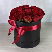 Цветочная композиция из Розы в шляпной коробке в Аксай