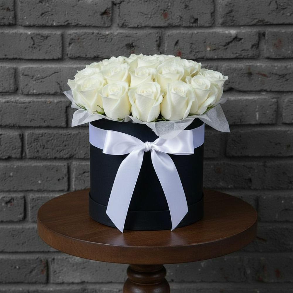 Цветочная композиция из Розы в шляпной коробке в Аксай