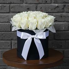 Цветочная композиция из Розы в шляпной коробке в Аксай