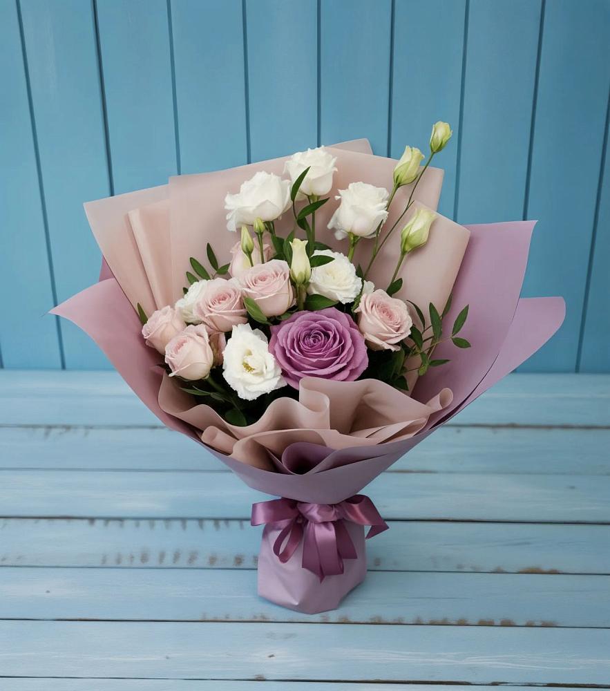 Букет цветов из: Розы и Лизиантусы в Аксай